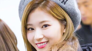 【<em class="keyword">SANA</em>直拍】TWICE <em class="keyword">Sana</em> <em class="keyword">漫画</em>中的美少女 171106 GMP机场