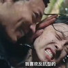女孩换衣服被偷窥，看到好身材，歹徒忍不住强上