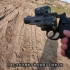史密斯韦森TRR8左轮手枪，上可安装光学瞄具，下可安装激光指示器