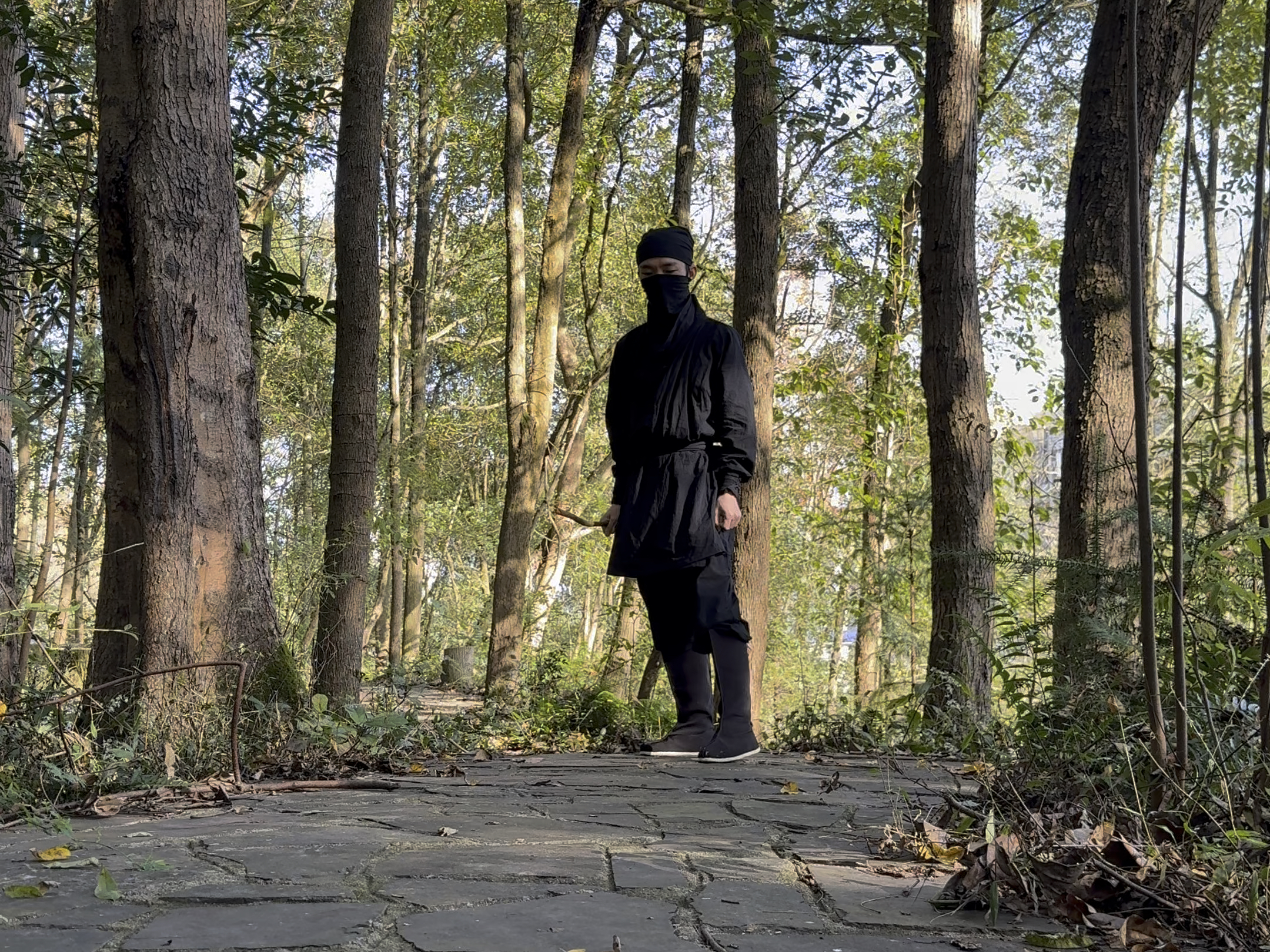 黑衣人出没，小心了哦