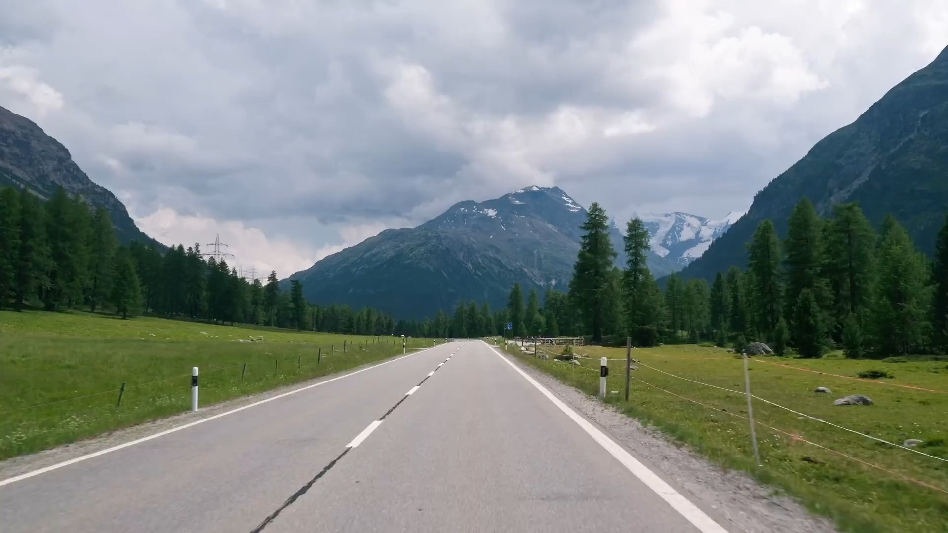 【油管搬运】瑞士 马洛亚山口 - 圣莫里茨 - 伯尔尼纳山口 - 波斯基亚沃湖