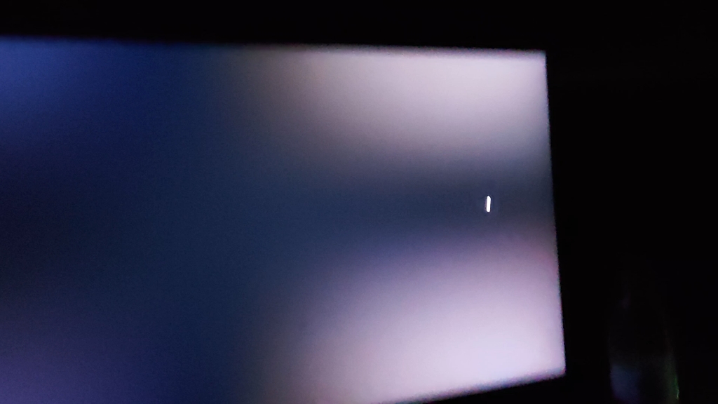 lg32gp850 显示器漏光 想请问各位 这样算正常还是严重  开灯状态下 看电影  右上右下 会微微泛白 看一些黑色底的软件时  也会有点泛白