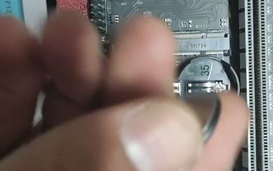 扣主板电池BIOS重置方法
