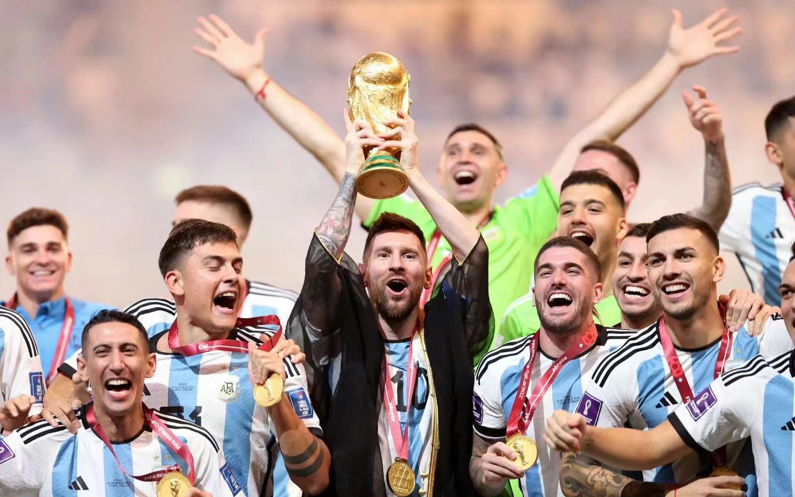 球王！球王！阿根廷世界杯夺冠！梅西圆梦大结局！