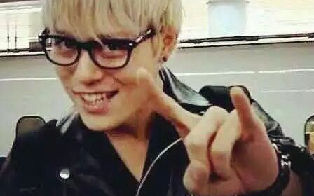 oneokrock蠢萌toru转吉他缠在脖子上