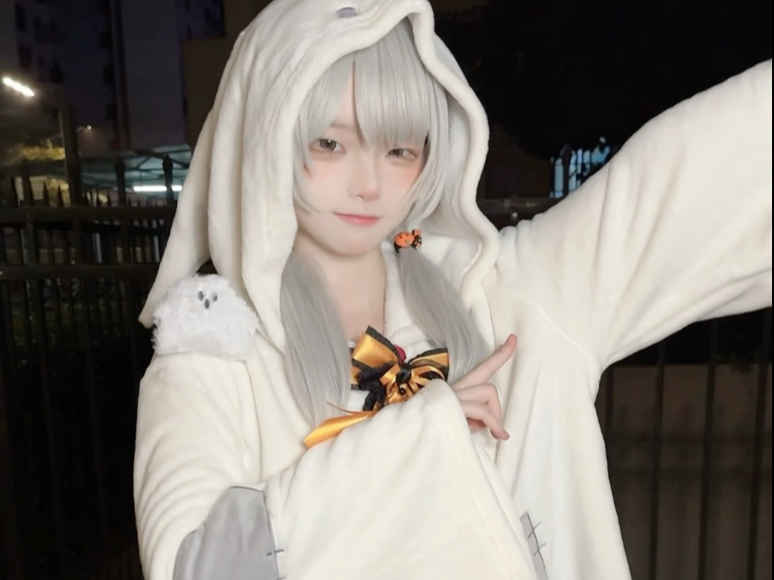 There's a cute ghost here Ψ(⃔˶ᵒ ᵕ ˂˶ )⃕↝