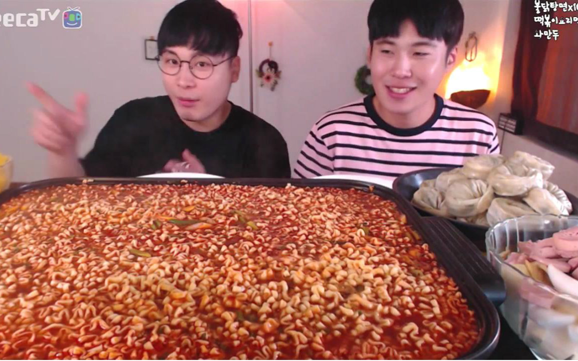 【韩国吃播】【吧唧嘴】豪放派吃播Donkey兄弟吃火鸡面汤面、辣年糕、饺子、甜点、大虾