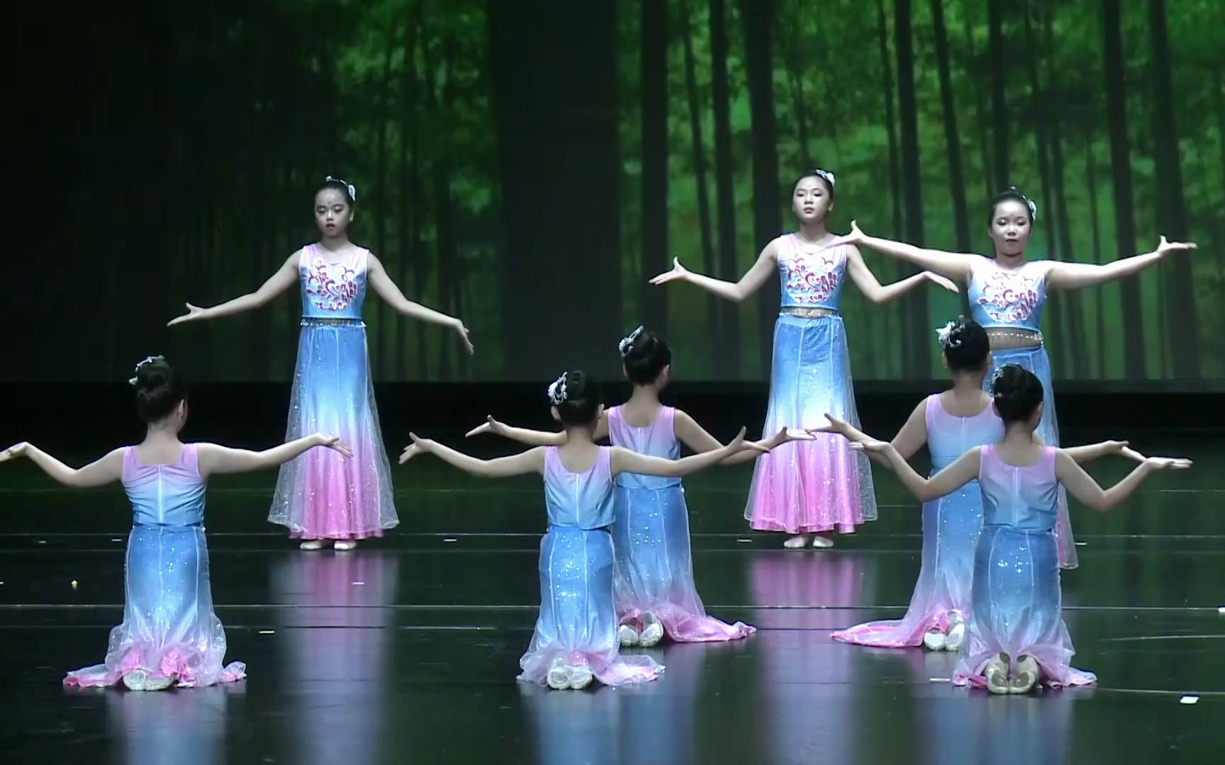 舞韵江南小花朵朵苏州地区少儿舞蹈展演剧目《水之灵》