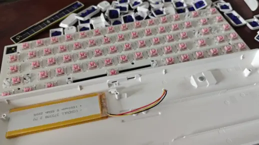 新盟C68矮轴机械键盘 简单拆解
