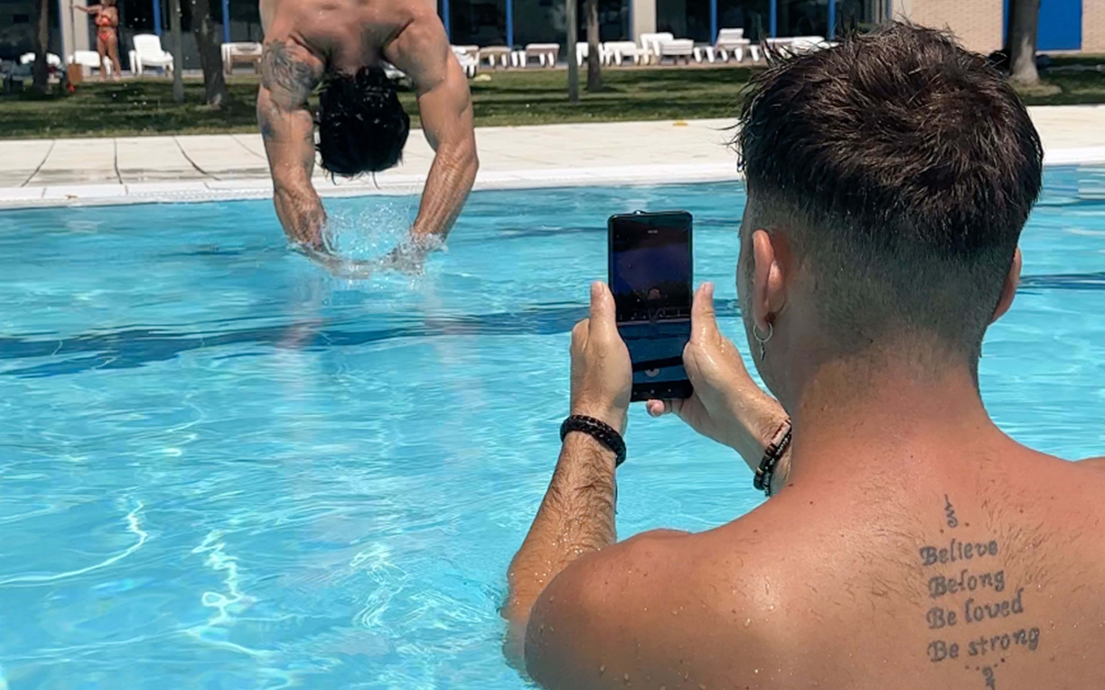 【创意摄影】夏日泳池魔法摄影，学起来跟朋友一起拍！