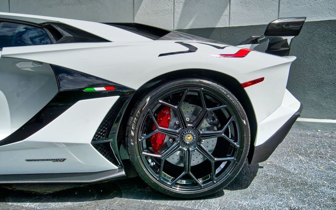 兰博基尼 Aventador SVJ 759马力 白色野兽 启动 内饰 外观细节 驾驶 来自迈阿密兰博基尼