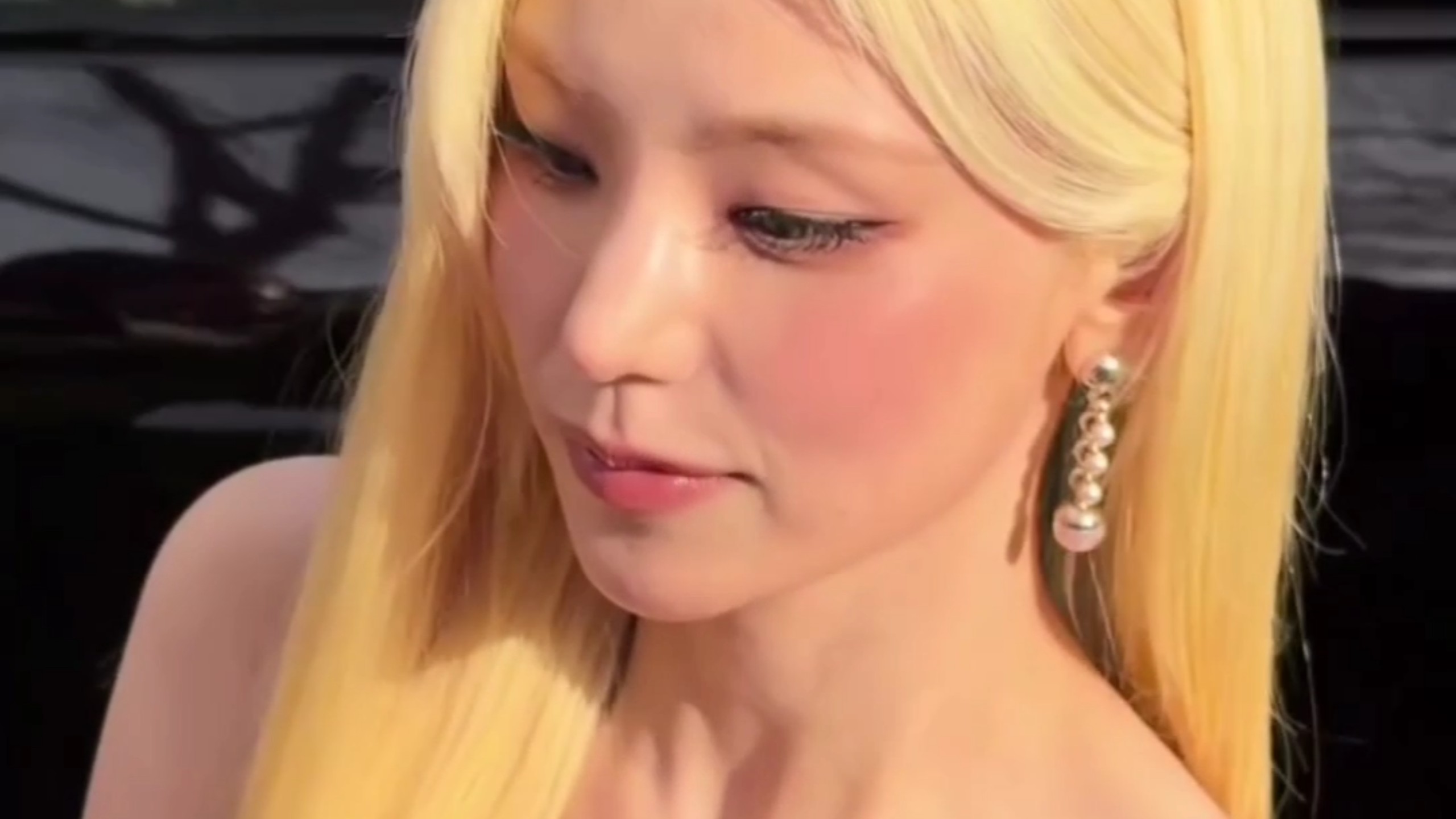 黄礼志一身包臀红裙太棒了