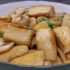 家常口蘑烧豆腐的做法，豆腐非常鲜嫩入味，做法简单又美味