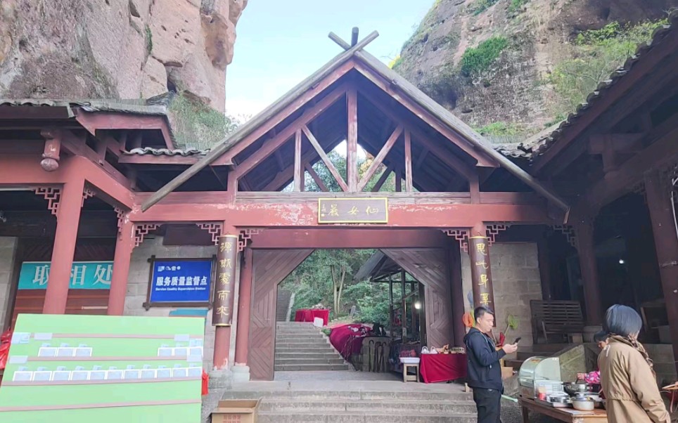 江西鹰潭龙虎山泸溪河畔仙女岩景区