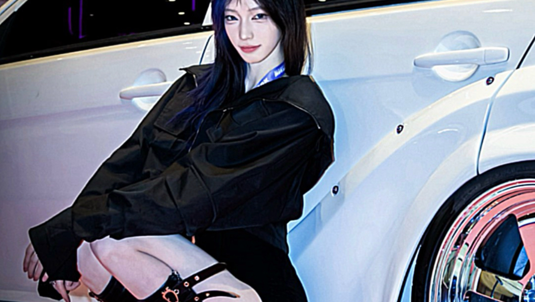 左腿健硕的女人