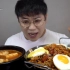 【韩国吃播】五花肉泡菜炒饭，搭配牛肉豆腐汤