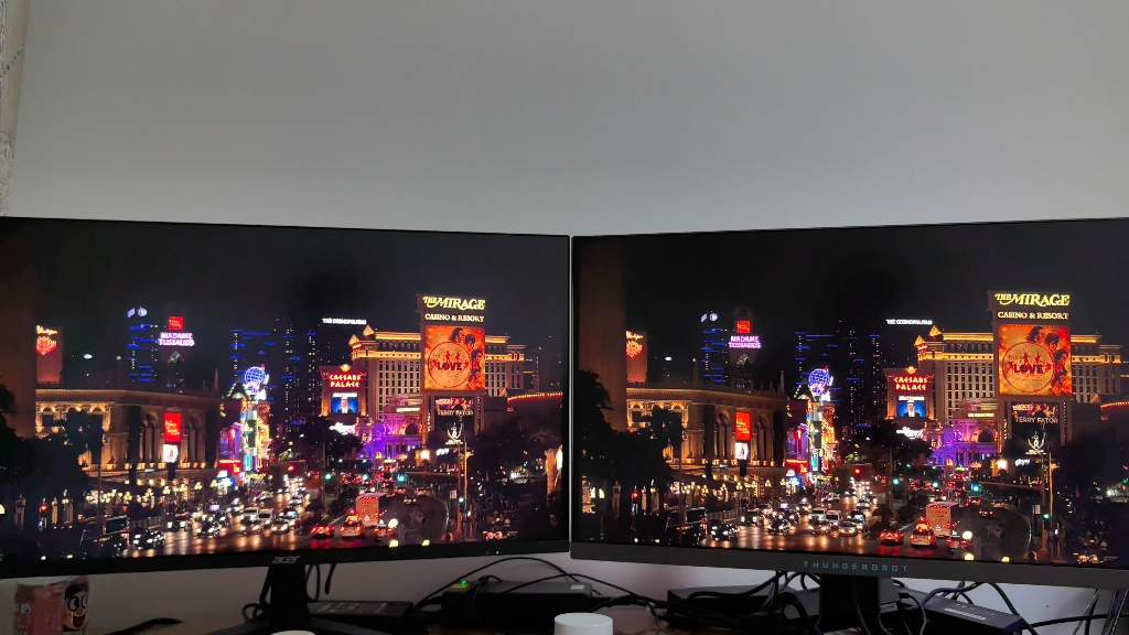 【HDR】宏碁（Acer）XV275K（左）对比 雷神 LU27F160M（右） 夜景 576分区 VS 1152分区 HDR视频播放实测（1）