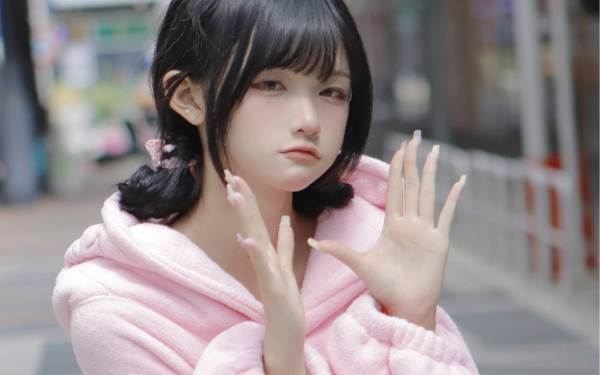 lit. not awake enough for a mouse to sleep