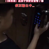 “ 萌 娃 在 老 爸 面 前 展 示 新 换 的 密 码 ， 惊 呆 了 ！ 老 父 亲 在 风 中 已 经 凌 乱