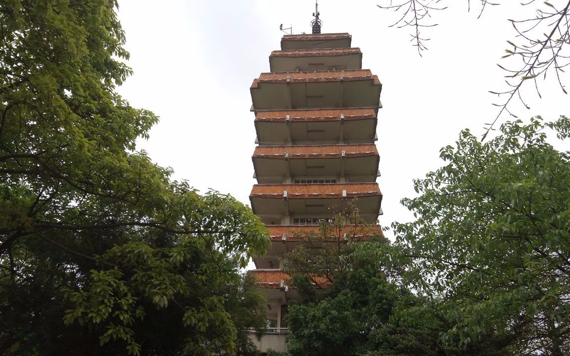 重庆瞰胜楼,可观赏长江,嘉陵江以及江北区,南岸区和渝中区