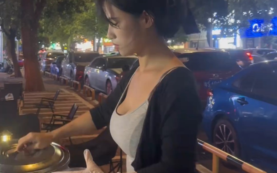 Do you want such a hardworking wife?