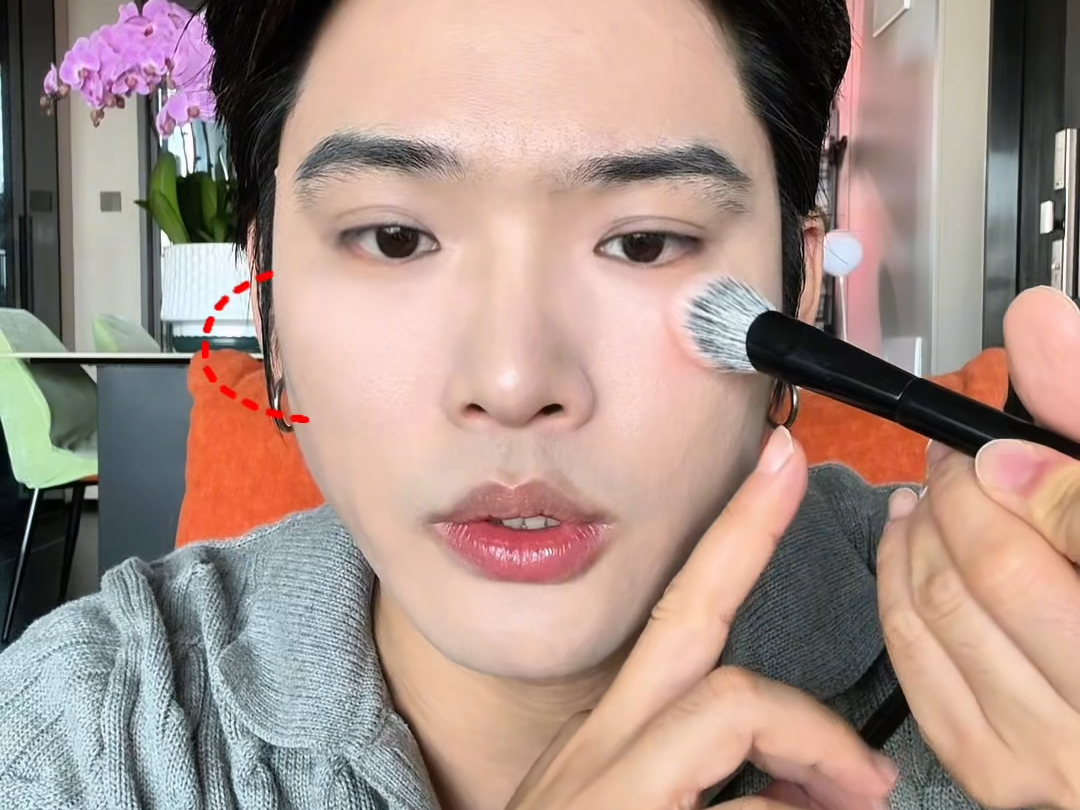 一个视频，搞懂打腮红的位置。