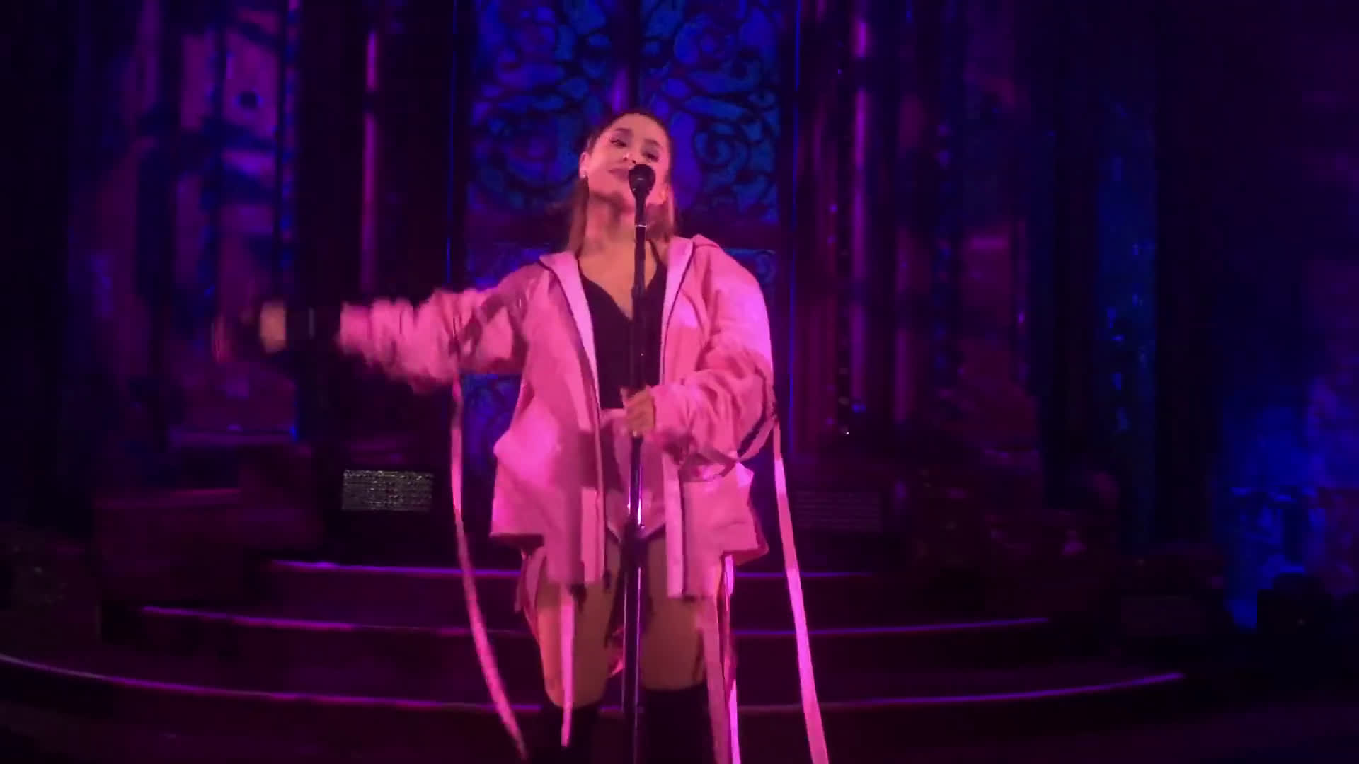ariana grande - sometimes (live at vevo presents)
