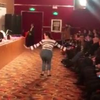 幼儿园老师领舞，第一排的都是男家长