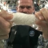 在太空中如何拧干湿毛巾，美国宇航员亲自演示，网友：生活不易！