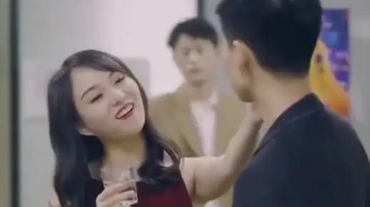 夫妻灵魂互换 知道对方的不易。换身短剧