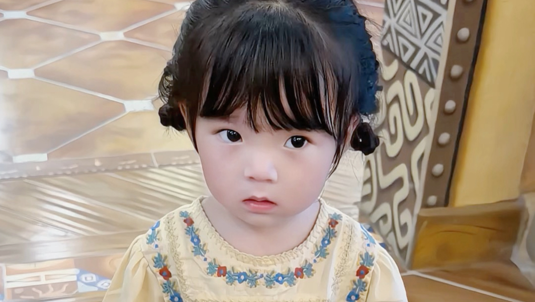 妈妈白班结束咯，德华舅舅接班开始带娃