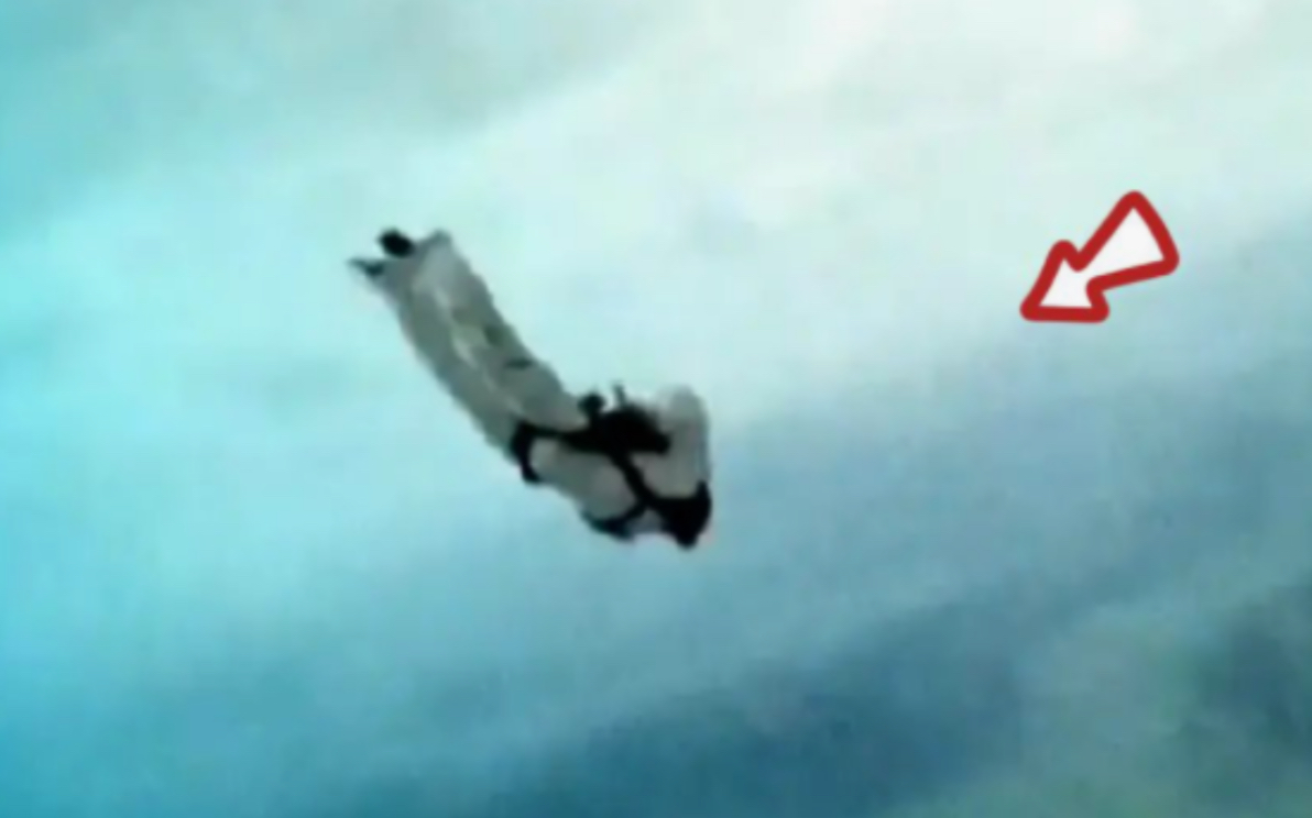 1988年美国跳伞专家忘带降落伞，从3200米高空坠亡的真实影像