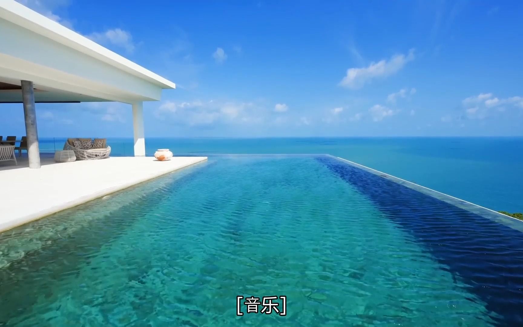 价值 5,000,000 美元的别墅内，可欣赏苏梅岛悬崖边的 360 度景观