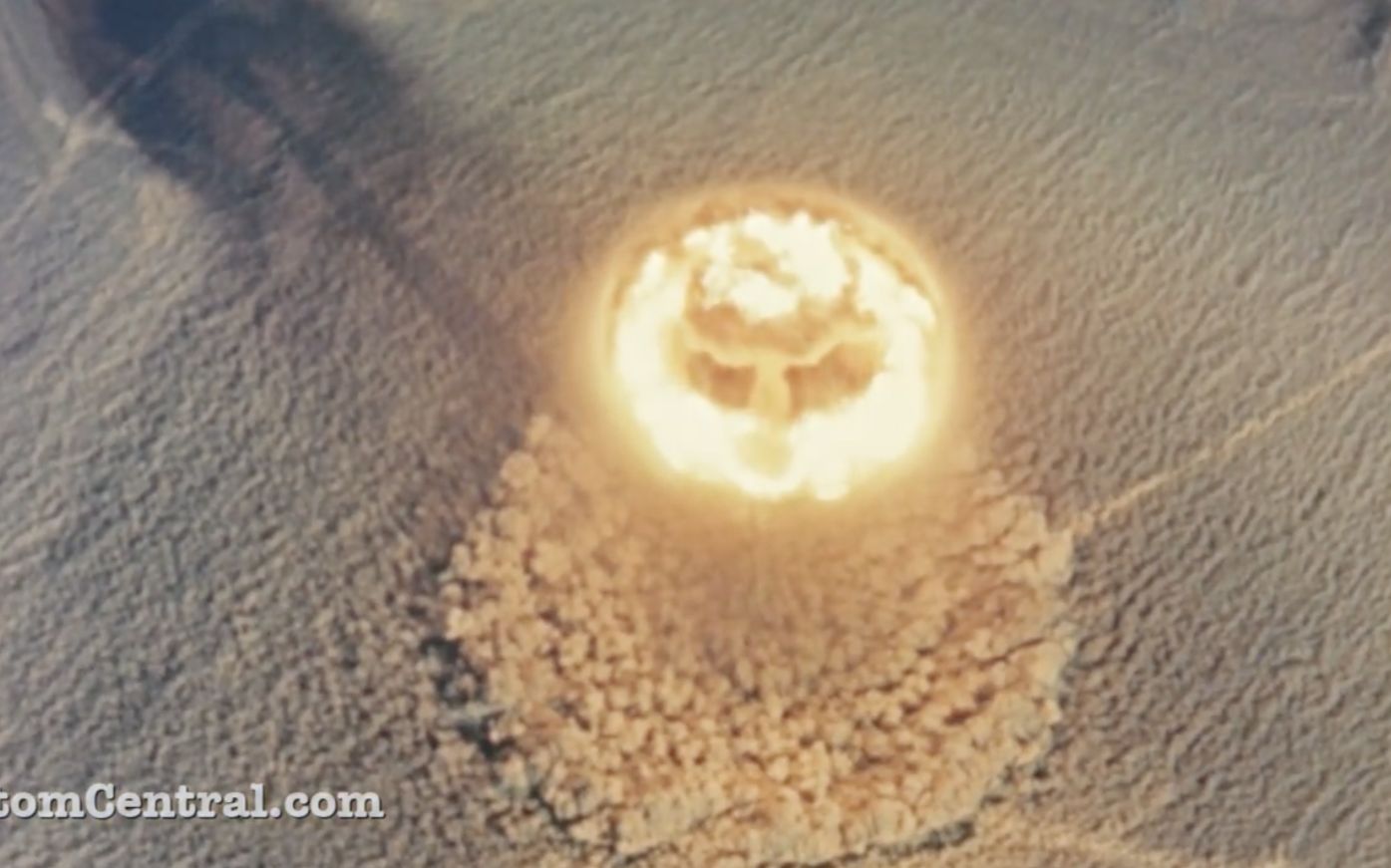 从空中俯瞰原子弹爆炸的真实场面