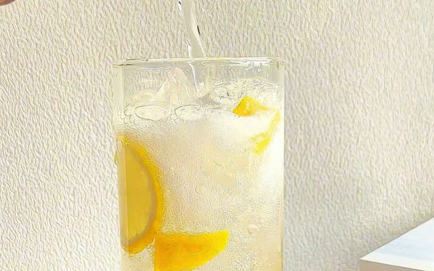 芒果柠檬气泡水
