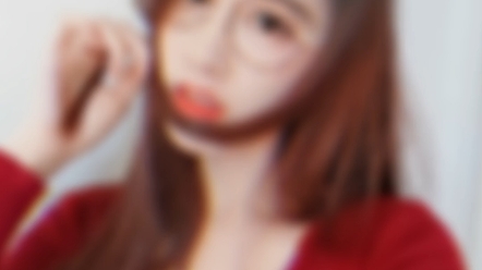 She's like spring water reflecting pear blossoms.