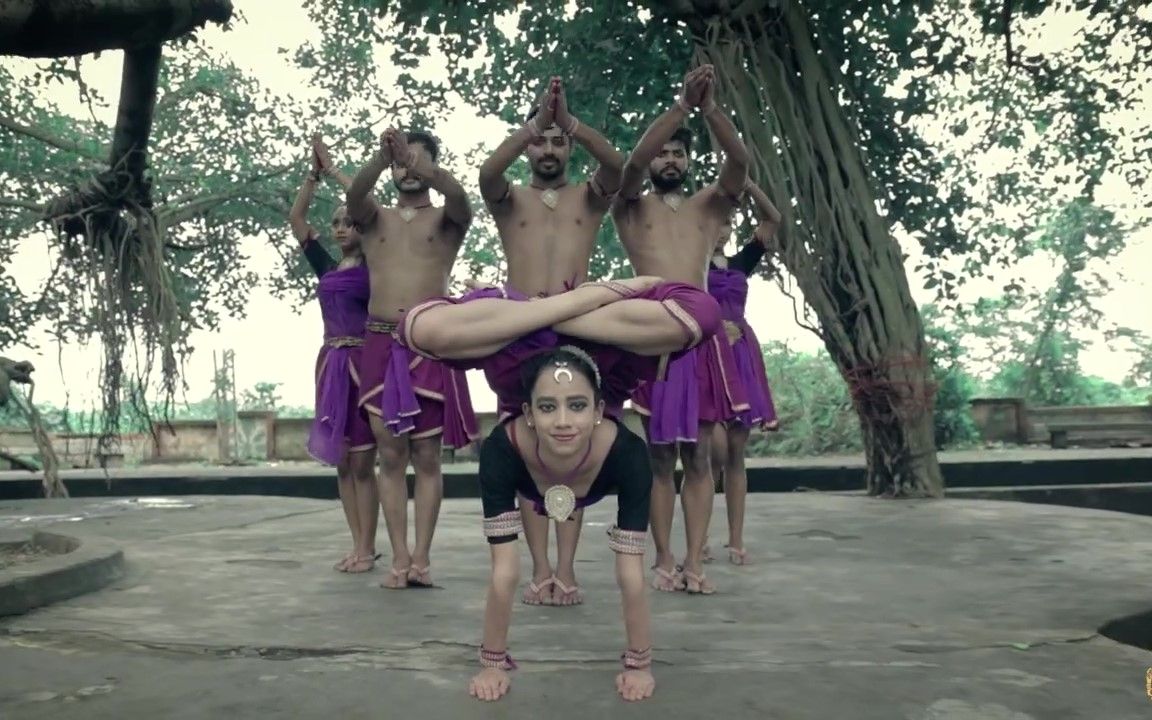 【印度瑜伽舞蹈】古典舞者的柔韧与力量，恐怖如斯（原创翻译，2P）