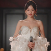 农村女孩一曲惊艳所有人，从此开启逆袭之路
