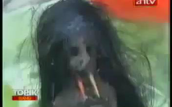 用手机看离线看更方便 印尼捕获到的吸血鬼 用或其他应用扫描二维码