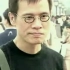 2000年罗大佑走在上海街头，当年全国的文艺青年都去看他