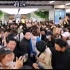 pcm。。太危险了。。说实话近几年第一次看到韩团机场那么多人接机的。。pcm请不要只是爱凑热闹。。。
