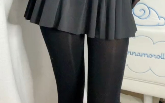 Who the hell is into thick and black?