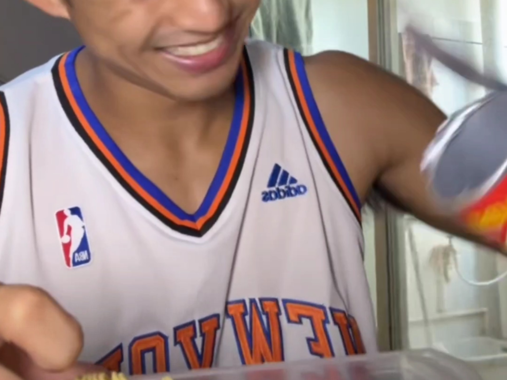 开开心心吃薯片