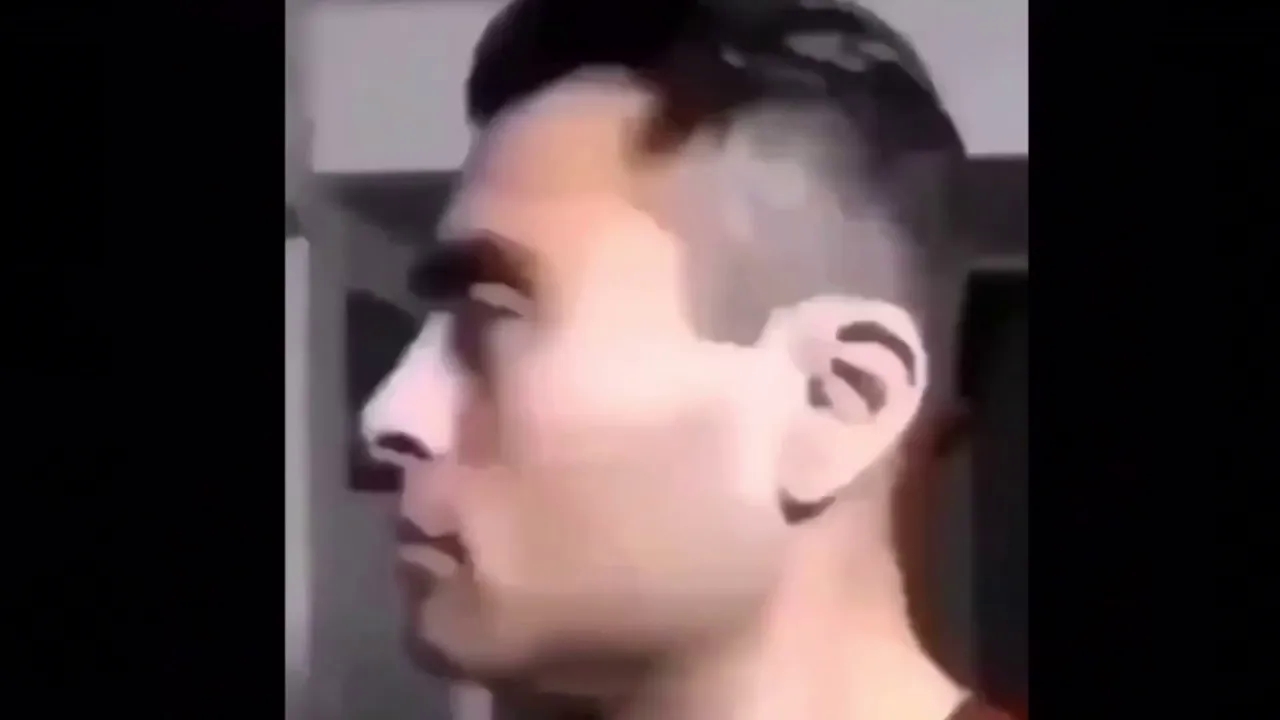 正在轻哼泰拉瑞亚腐化BGM的男人