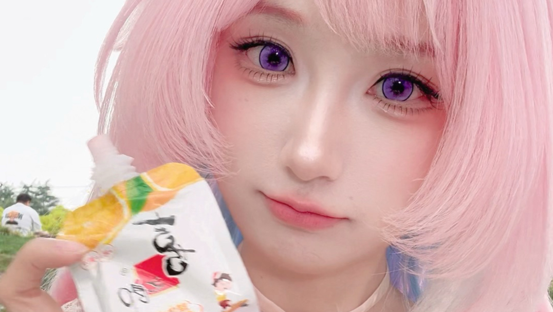 Whoever guesses correctly gets to be my girlfriend