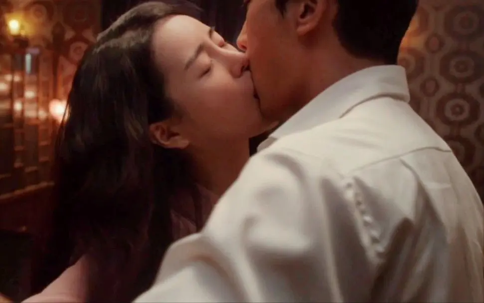 【人间中毒】宋承宪x林智妍 高能场面！车内上演大尺度吻戏激情戏！激情的让你欲罢不能！