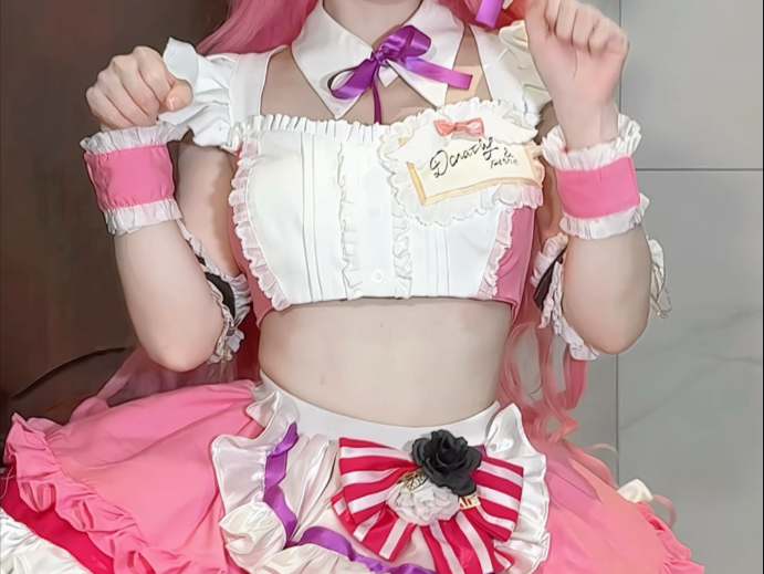 Dorothy's maid outfit is so cute too m