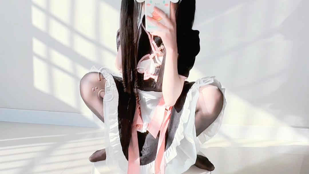 How do you catch the tiger cub without entering the tiger's lair? (idiom); Nothing ventured, nothing gained.