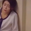 美女被下药后带回房间