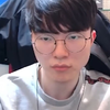 这就是天赋！不看屏幕仅凭感觉操作的faker_英雄联盟